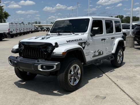 Used 2020 Jeep Wrangler Unlimited Sahara AWD/4WD image 9