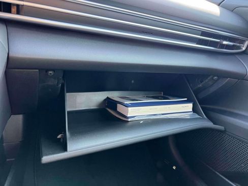 Used 2025 Hyundai Elantra SE w/ Cargo Package image 32