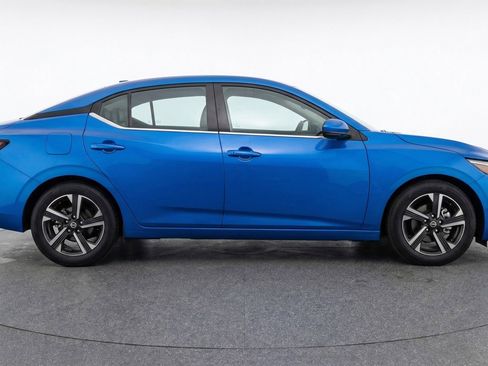 Used 2025 Nissan Sentra SV FWD image 11