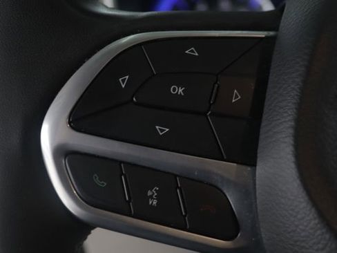 Used 2023 Chrysler Pacifica Touring-L image 12