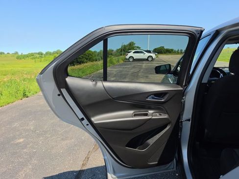 Used 2020 Chevrolet Equinox LT AWD/4WD image 25