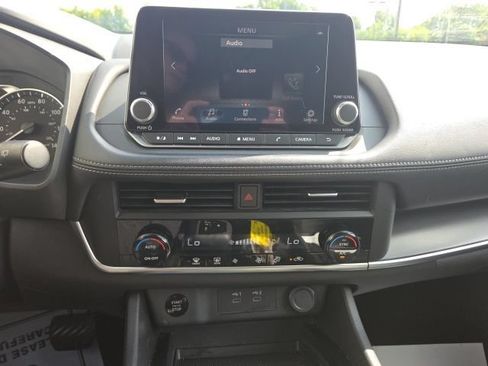 Used 2024 Nissan Rogue SV FWD image 16