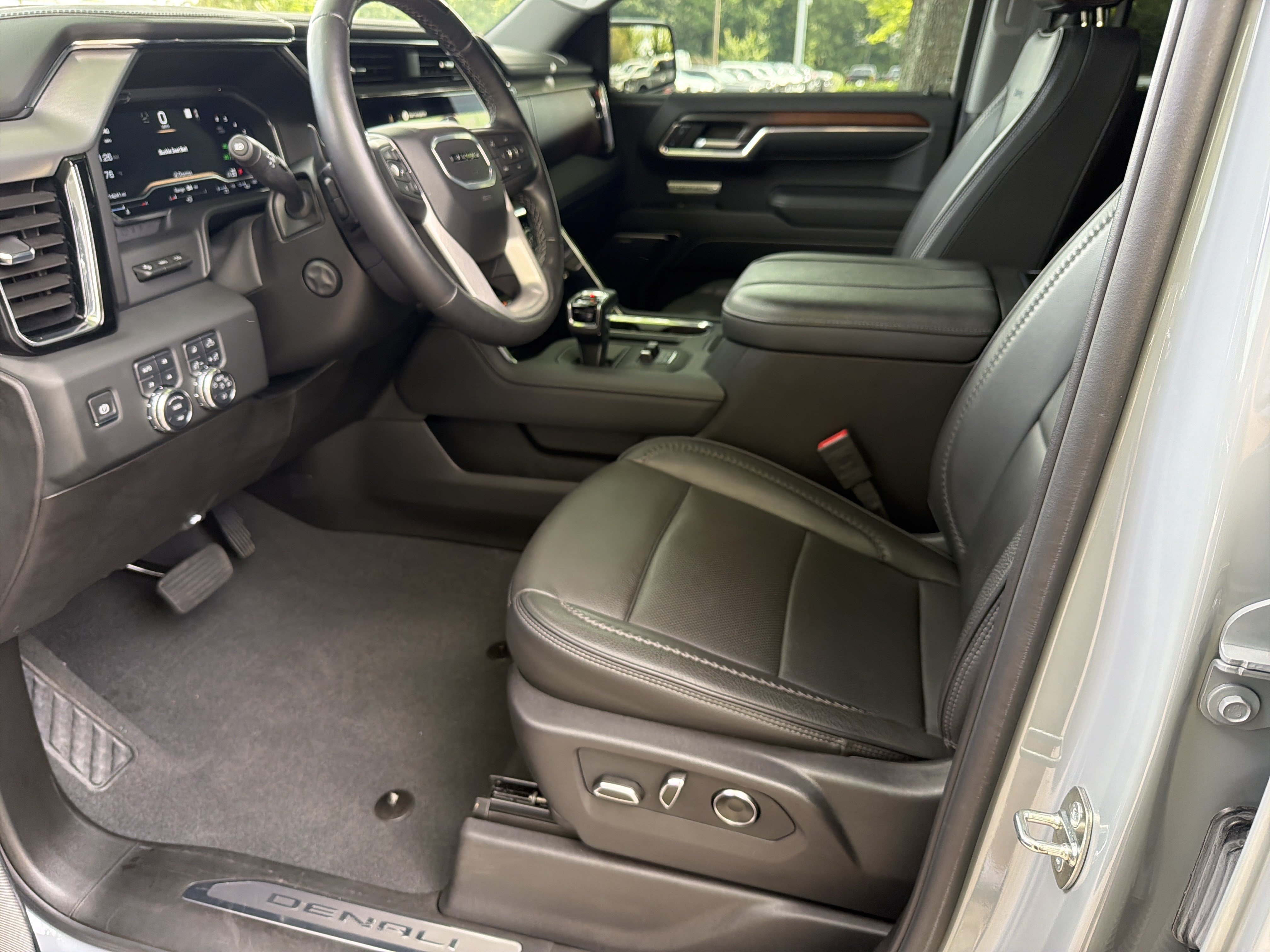 Used 2024 GMC Sierra 1500 Denali AWD/4WD image 11