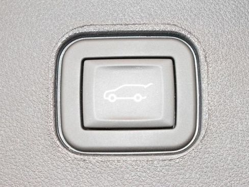 Used 2025 Cadillac Lyriq Sport w/ LPO, Floor Liner Package AWD/4WD image 15