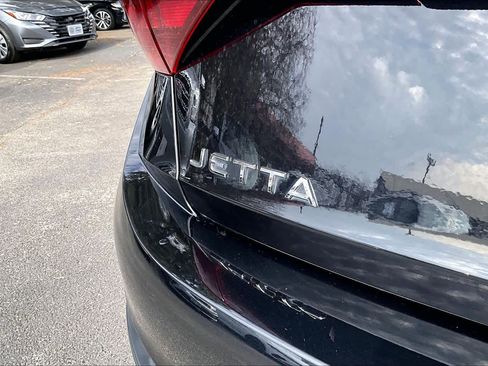 Used 2023 Volkswagen Jetta Sport image 9