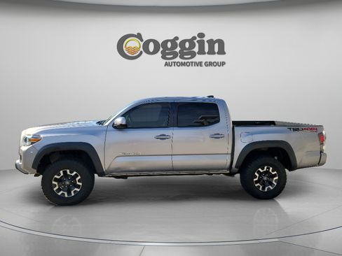 Used 2021 Toyota Tacoma TRD Off-Road w/ Technology Package AWD/4WD image 2