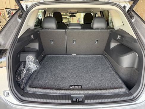 Used 2025 Volkswagen Tiguan SE FWD image 24