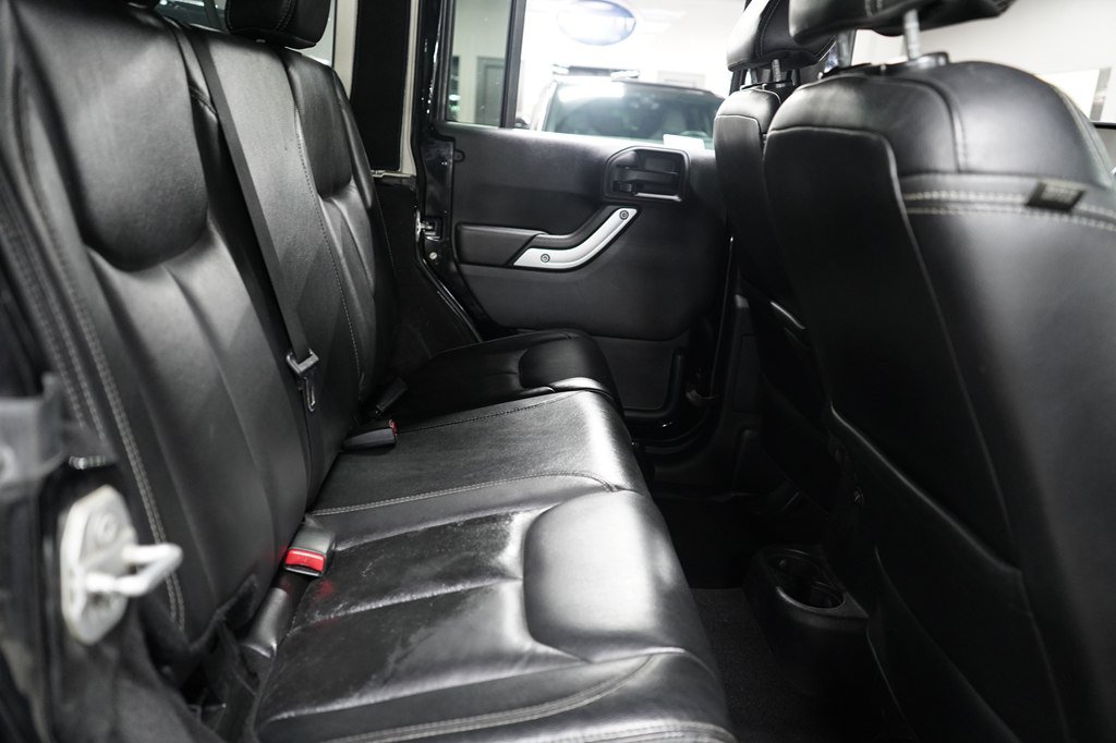 Used 2015 Jeep Wrangler Unlimited Sahara w/ Dual Top Group AWD/4WD image 19