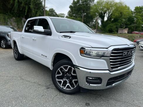 Used 2025 RAM 1500 Laramie AWD/4WD image 19