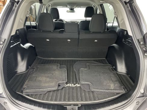 Used 2018 Toyota RAV4 LE w/ Carpet Mat Package image 23