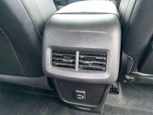 Used 2024 GMC Terrain SLT image 19