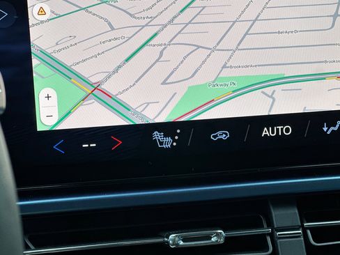 Used 2025 Chevrolet Equinox EV LT w/ Convenience Package image 30