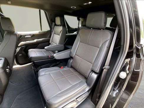 Used 2025 Chevrolet Tahoe High Country AWD/4WD image 16