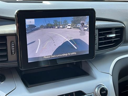 Certified 2022 Ford Explorer XLT image 38