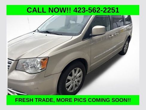 Used 2015 Chrysler Town & Country Touring FWD image 1