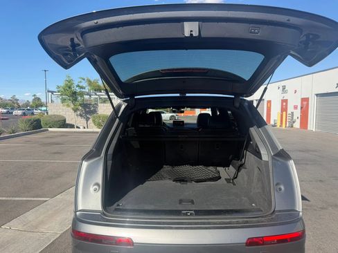 Used 2017 Audi Q7 3.0T Prestige AWD/4WD image 5