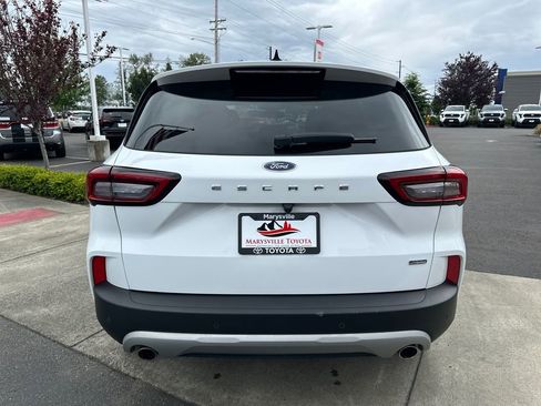 Used 2023 Ford Escape SE w/ PHEV Premium Package FWD image 4