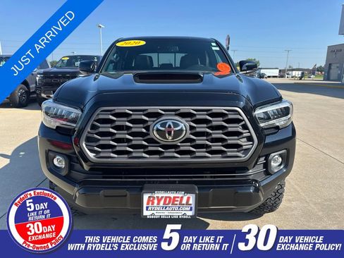 Used 2020 Toyota Tacoma TRD Sport w/ TRD Premium Sport Package AWD/4WD image 29