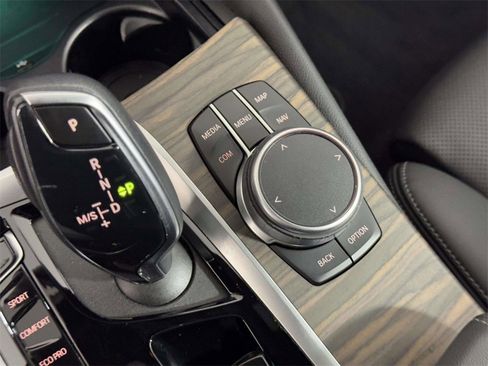 Used 2022 BMW 530i xDrive w/ Convenience Package image 30