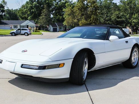 Used 1995 Chevrolet Corvette image 3
