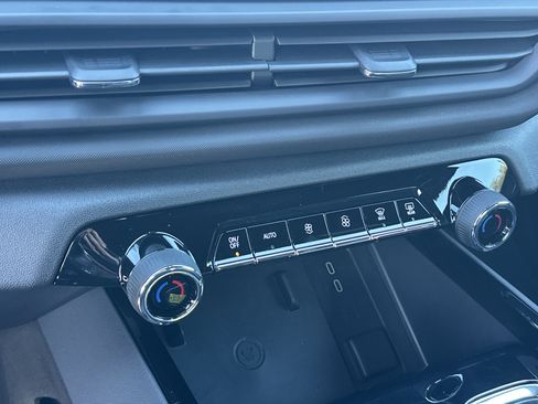 New 2025 Chevrolet Silverado EV LT image 31