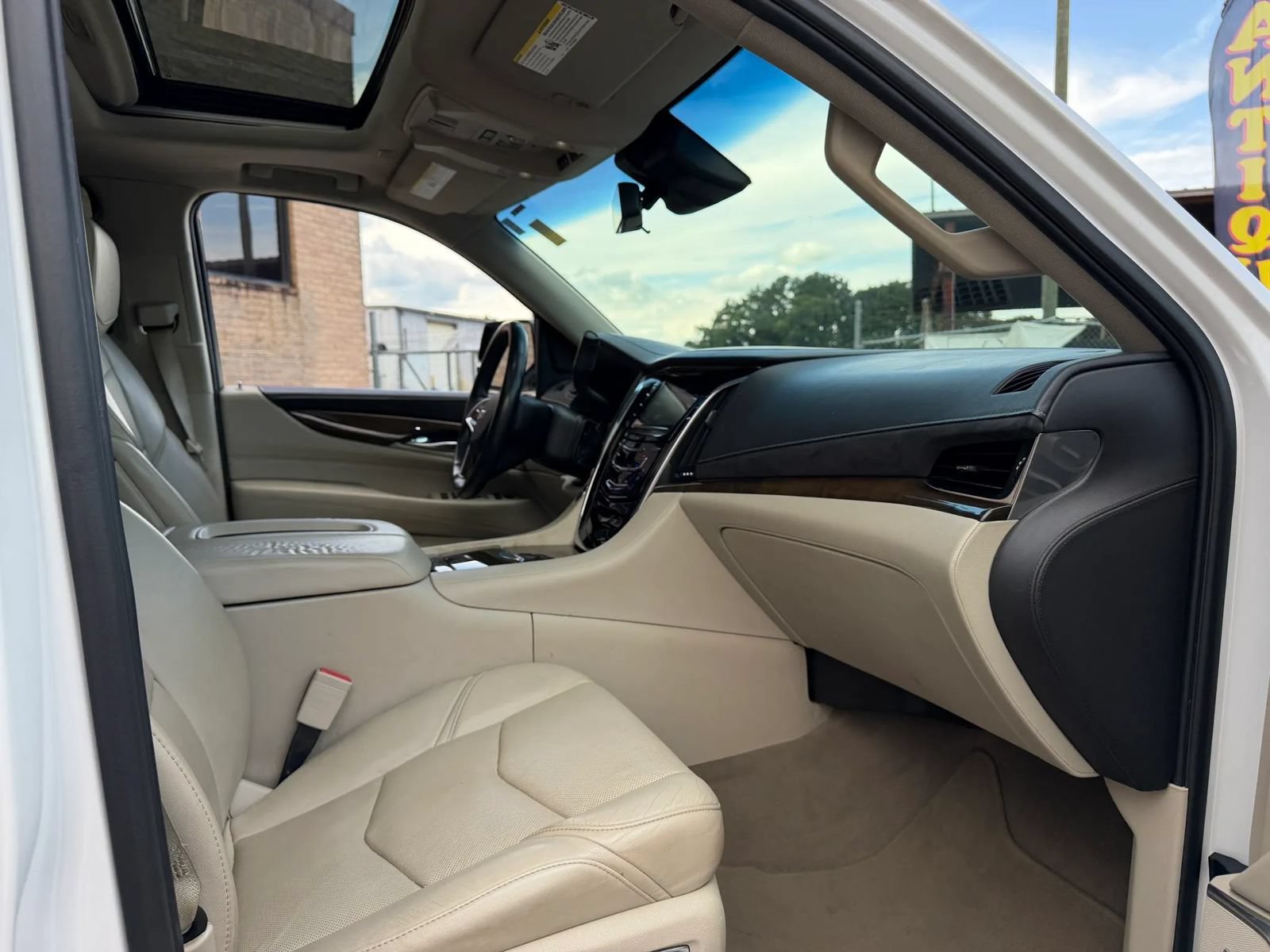 Used 2018 Cadillac Escalade ESV Luxury RWD image 29