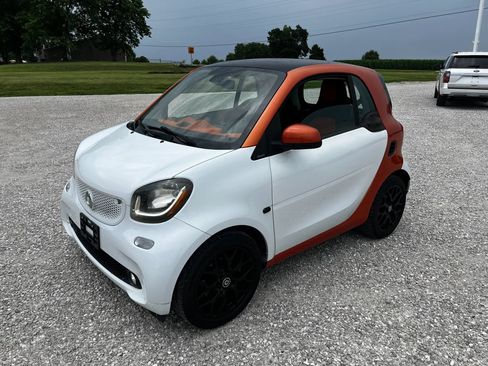 Used 2016 smart fortwo passion RWD image 7