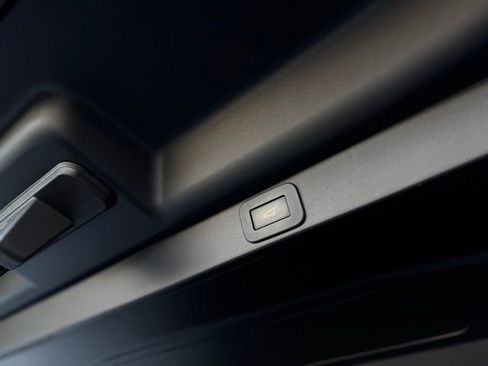 Used 2023 Land Rover Range Rover SE image 33