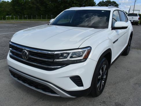 Used 2020 Volkswagen Atlas Cross Sport SE FWD image 2
