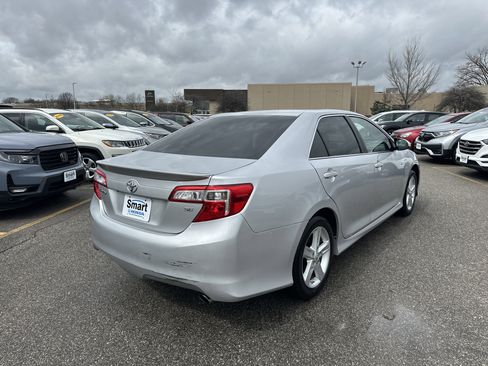 Used 2014 Toyota Camry SE image 4