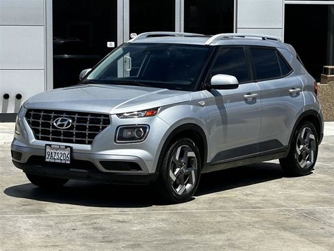 Used 2022 Hyundai Venue SEL w/ Cargo Package FWD image 3