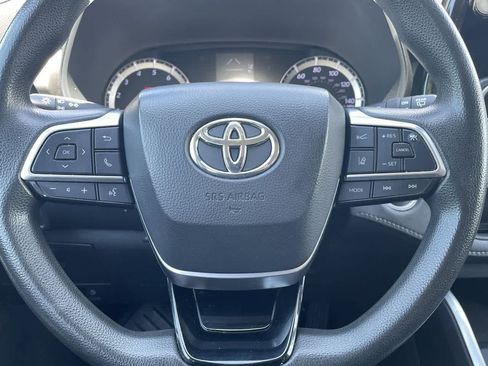 Used 2021 Toyota Highlander L AWD/4WD image 10
