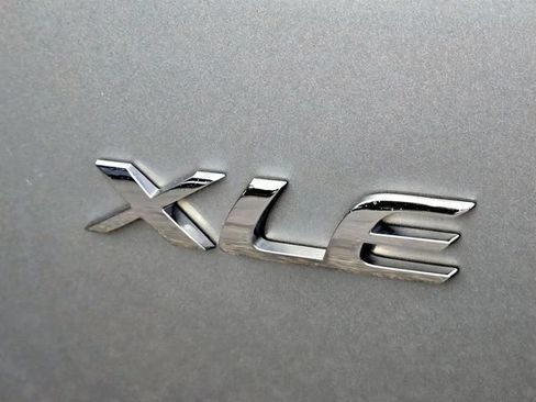 Used 2022 Toyota Corolla Cross XLE FWD image 7
