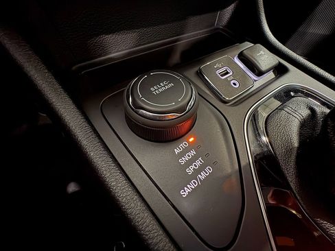 Used 2021 Jeep Cherokee Limited w/ Elite Package image 29