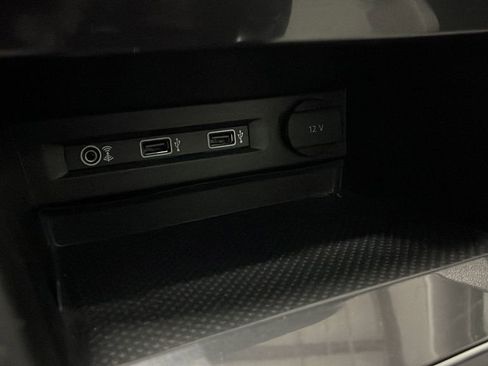 Used 2018 Volkswagen Tiguan SEL image 37