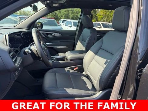 Used 2025 Chevrolet Traverse LT w/ Sun and Wheel Package FWD image 14