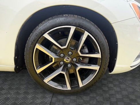 Used 2018 Volvo V60 T5 Dynamic w/ Vision Package image 9