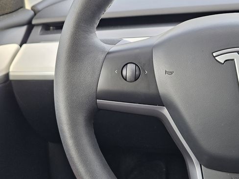 Used 2023 Tesla Model Y Long Range image 28