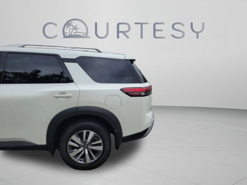 Certified 2023 Nissan Pathfinder SL AWD/4WD image 32