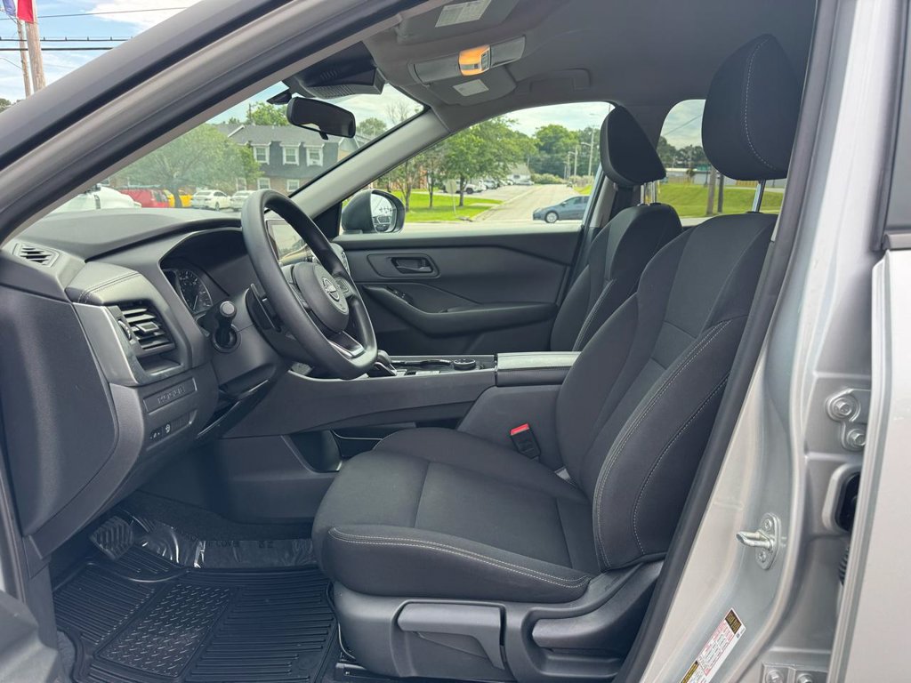 Used 2024 Nissan Rogue S AWD/4WD image 14