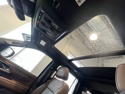 Used 2024 Chevrolet Suburban High Country w/ Premium Package image 22