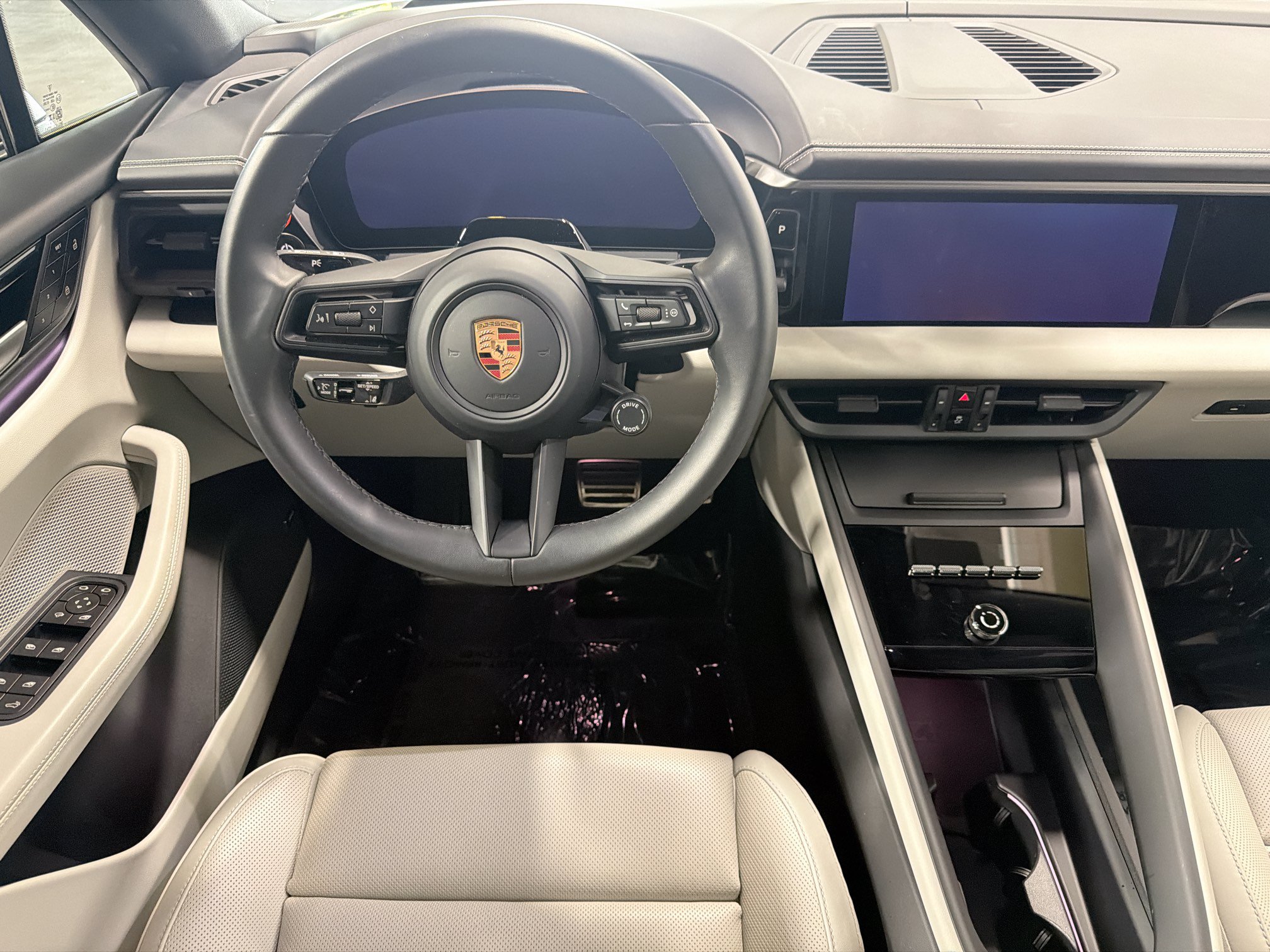 Certified 2026 Porsche Macan 4S Electric AWD/4WD image 18