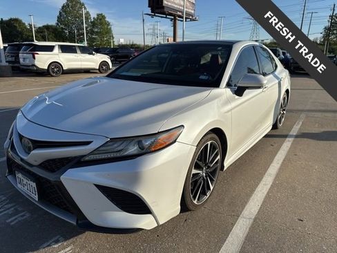 Used 2019 Toyota Camry XSE image 2