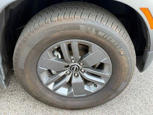 Used 2025 Nissan Frontier SV w/ SV Convenience Package RWD image 14