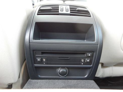 Used 2012 BMW 550i xDrive Sedan image 32