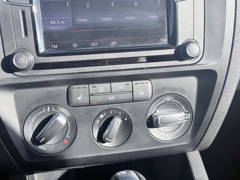 Used 2017 Volkswagen Jetta SE image 58