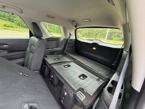 Used 2023 Nissan Pathfinder SL w/ Lighting Package (N92) AWD/4WD image 12