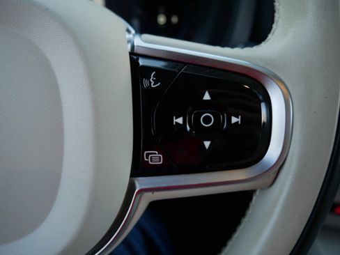 Used 2023 Volvo XC60 B5 Ultimate image 16