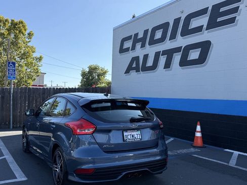 Used 2018 Ford Focus ST w/ Equipment Group 401A FWD image 26