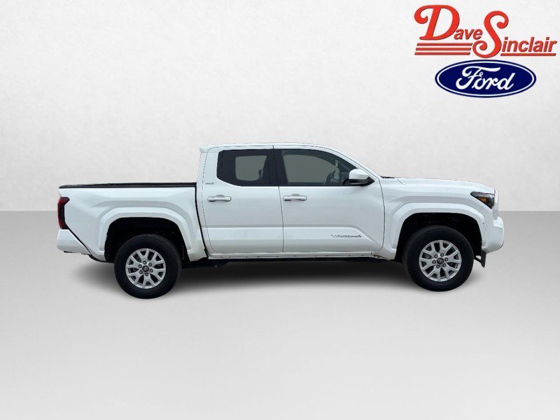 Used 2025 Toyota Tacoma SR5 AWD/4WD image 5
